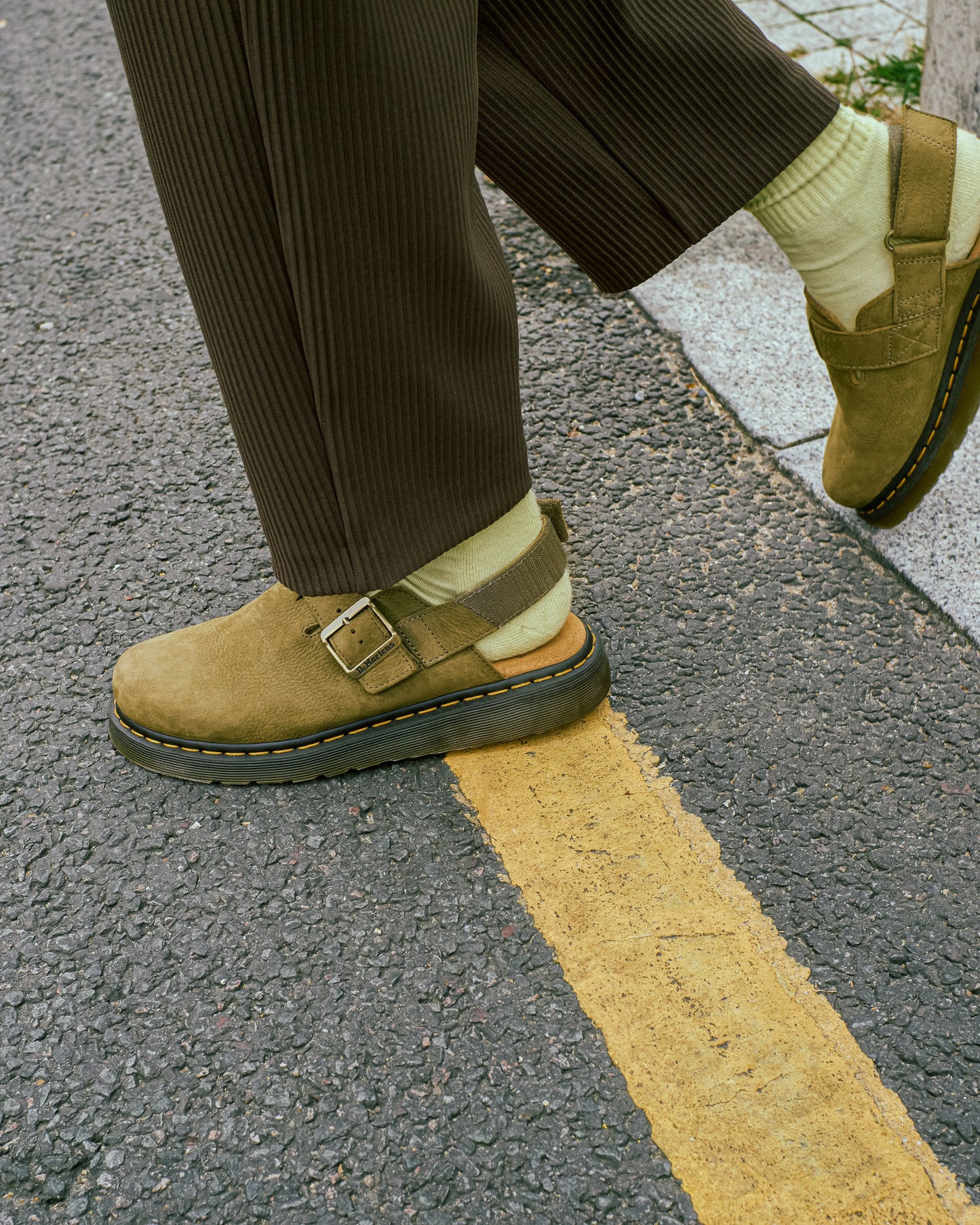 DR MARTENS JORGE II TUMBLED NUBUCK - MUTED OLIVE