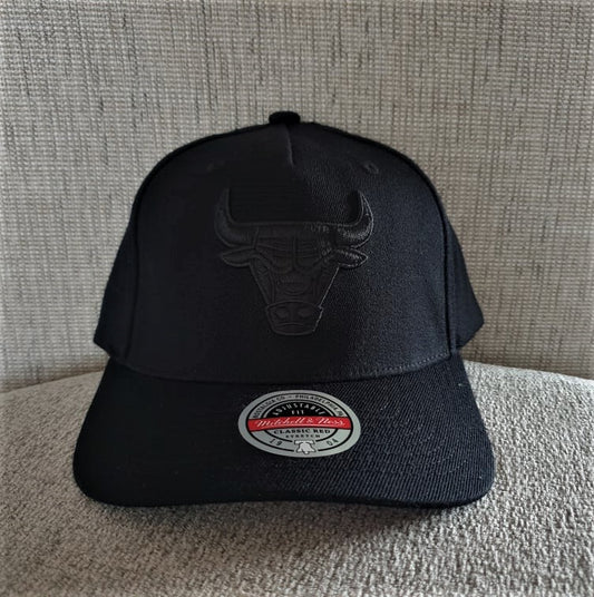 MITCHELL & NESS BULLS SNAPBACK - BLACK/BLACK